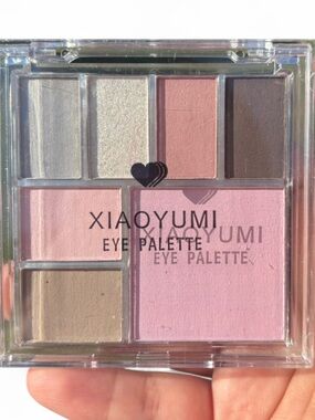 XIAOYUMI 7 Colour Eyeshadow Palette
